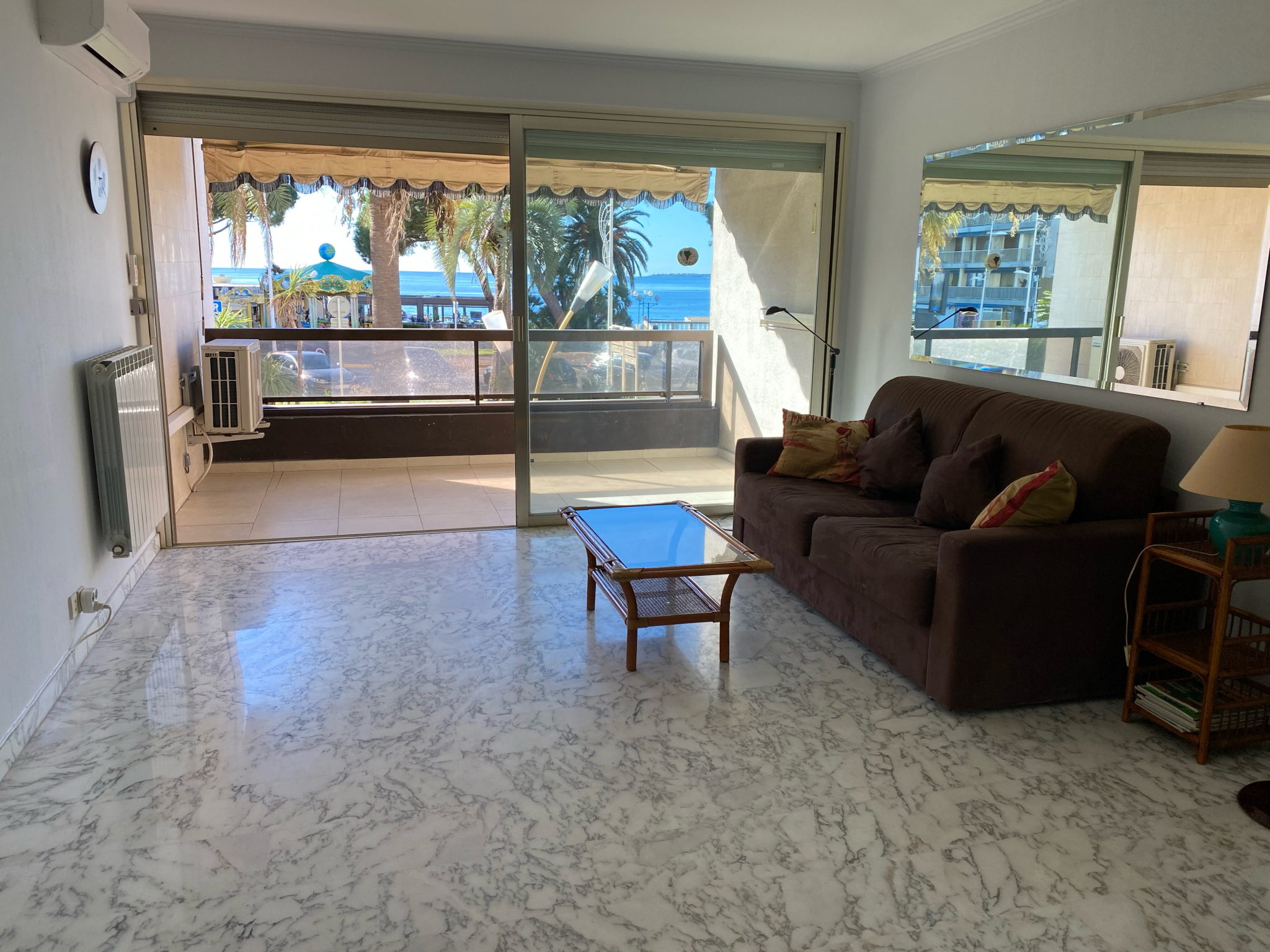 vente JUAN LES PINS "CENTER BAY", Vaste studio avec coin nuit