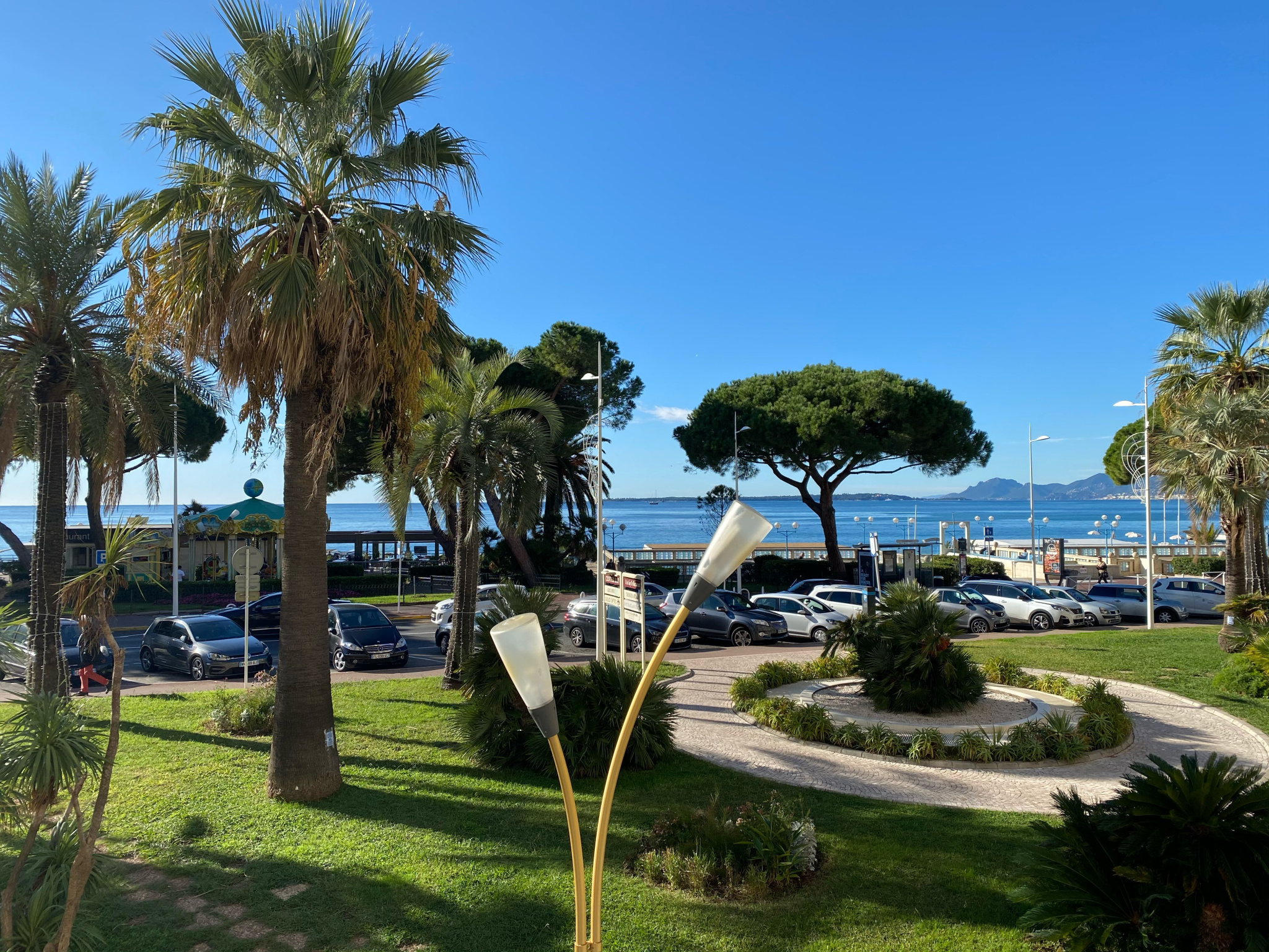 vente JUAN LES PINS "CENTER BAY", Vaste studio avec coin nuit